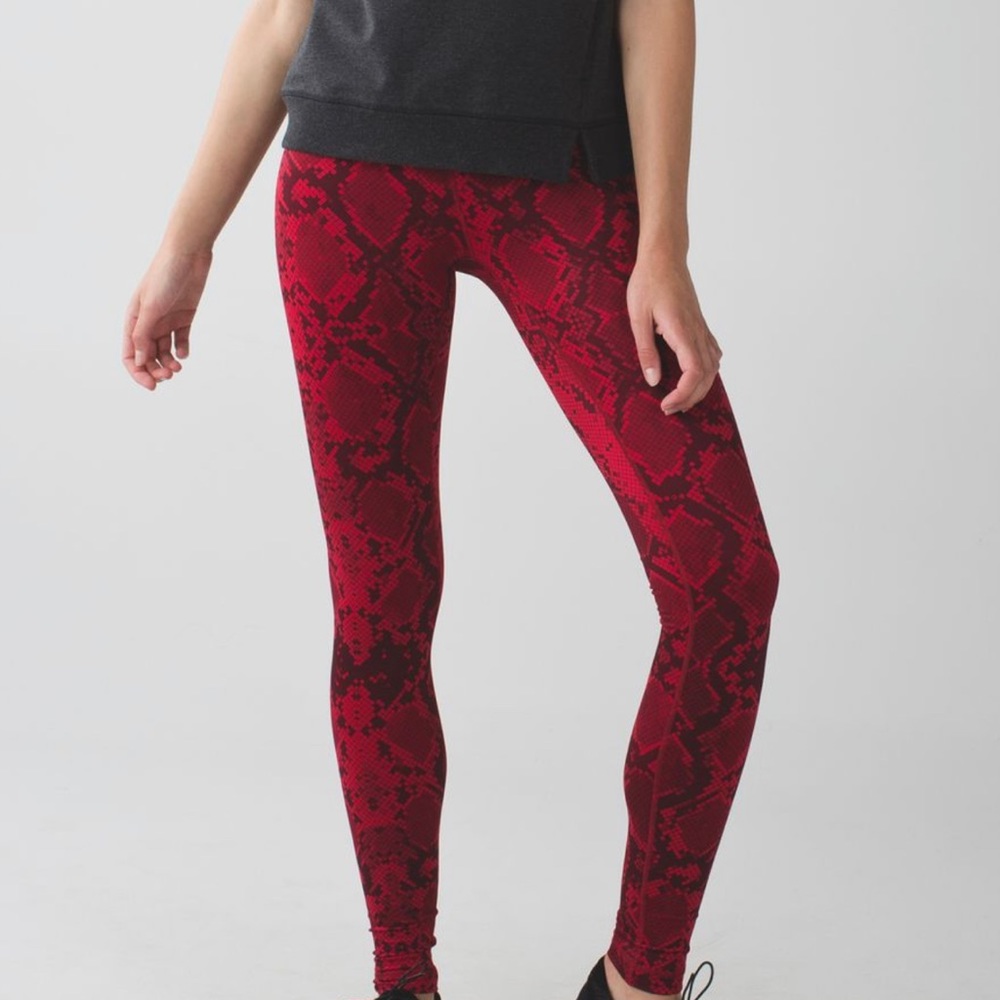 Lululemon snake skin  printed red leggings size 6 EUC